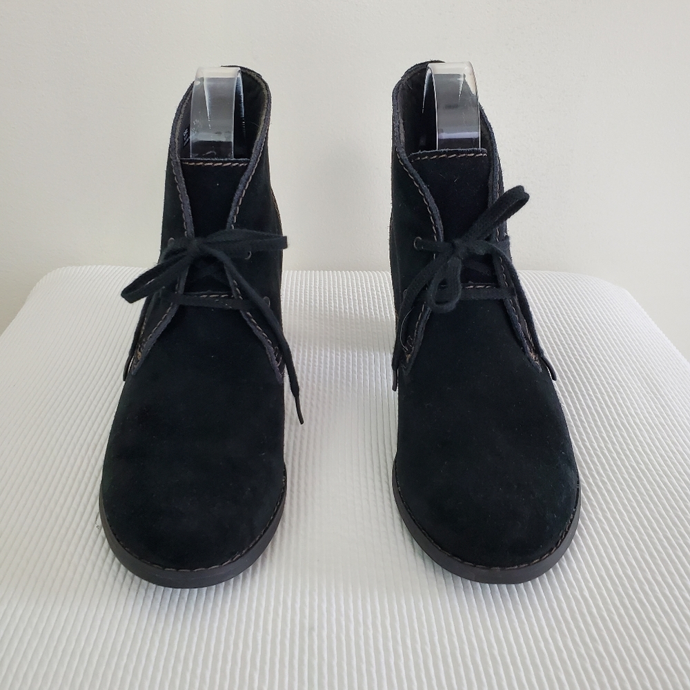 Clarks Bendables Suede Lace Up Block Heel Ankle Bootie - Picture 2 of 10